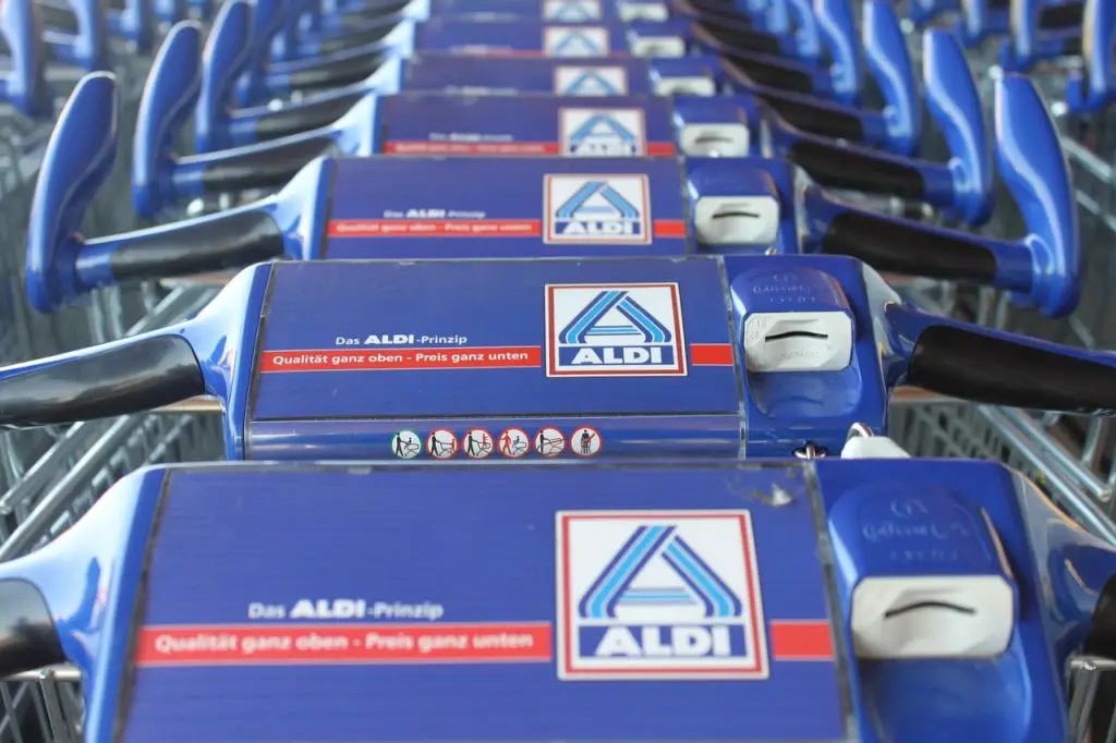 Wat is het telefoonnummer van het Aldi hoofdkantoor?